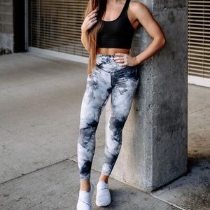 Balance athletica black tie dye small leggings